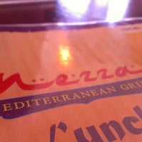 Foto tirada no(a) Mezza Mediterranean Grill por Angela V. em 8/13/2012
