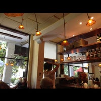 Foto diambil di Caffe Henrietta oleh Vicky B. pada 8/4/2012