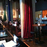 Foto tomada en Subeez Cafe Restaurant Bar  por Charlie W. el 4/10/2011