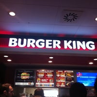 รูปภาพถ่ายที่ Burger King โดย Yousra M. เมื่อ 1/21/2012