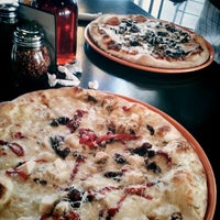 Photo taken at Il Vicino Wood Oven Pizza by Gustavo T. on 6/10/2012