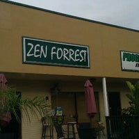 รูปภาพถ่ายที่ Zen Forrest โดย Keriellen L. เมื่อ 6/5/2012
