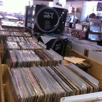 Foto tirada no(a) Neat Neat Neat Records and Music por Niro em 5/24/2012