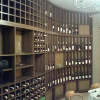 6/17/2011 tarihinde Alexander M.ziyaretçi tarafından Carpe Diem Wine Bar'de çekilen fotoğraf