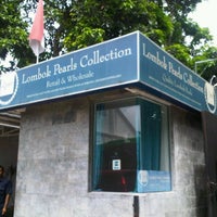 Photo taken at Lombok Pearls Collection by fachroh f. on 12/28/2011