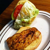รูปภาพถ่ายที่ CG Burgers โดย Giovanni d. เมื่อ 2/26/2012