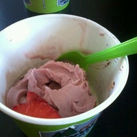 Foto tomada en Twin Moose Yogurt Company  por Sierra C. el 6/8/2012