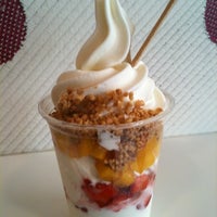 Photo taken at Foxy Frozen Yogurt by Bigii on 6/11/2012
