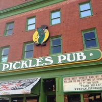 9/13/2012 tarihinde Amy P.ziyaretçi tarafından Pickles Pub'de çekilen fotoğraf