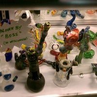 Foto tomada en It&amp;#39;s A Dream Smoke Shop  por Benton el 1/9/2012