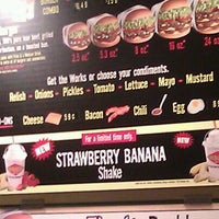 Photo taken at Fat Burger by Angel C. on 8/28/2011
