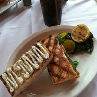 รูปภาพถ่ายที่ Tally&amp;#39;s Restaurant โดย Andrew C. เมื่อ 2/29/2012