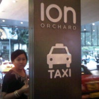 Photo taken at Taxi Stand @ ION Orchard by feeqxsLAroux on 9/5/2011