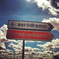 รูปภาพถ่ายที่ Skydive Portugal โดย Sergio G. เมื่อ 8/25/2012