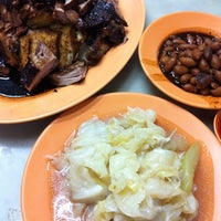 Photo taken at Tai Dong Teochew Braised Duck Rice by Kay on 4/14/2011
