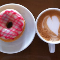 Foto tomada en Boogie Donuts &amp;amp; Coffee Munich  por Cihan B. el 7/21/2011
