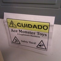 รูปภาพถ่ายที่ Ace Monster Toys โดย Laurence B. เมื่อ 9/23/2011