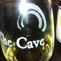 Foto tomada en Ventura Wine Company &amp;amp; The Cave  por Laura K. el 9/15/2011