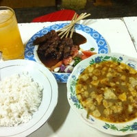 Photo taken at Nasi Goreng Kambing Pedurenan by Willy A. on 5/1/2012