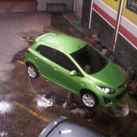 Photo taken at Meguiar&#39;s Car Wash by Jeffry T. on 9/16/2011