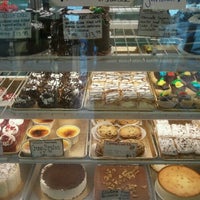 รูปภาพถ่ายที่ Gourmet Bake Shop โดย Joseph G. เมื่อ 9/15/2011