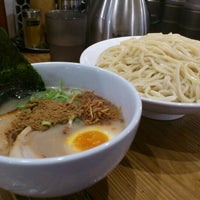 Photo taken at 博多つけ麺 秀 by Hiroyoshi F. on 5/22/2012