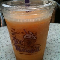Photo taken at The Coffee Bean &amp;amp; Tea Leaf by Joo Kwang K. on 2/11/2011