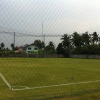 Photo taken at สนามบอลBig Foot Fc by Aowy N. on 3/29/2011