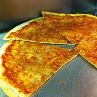 Снимок сделан в Gina&amp;#39;s Pizzeria and Restaurant пользователем Rocio T. 9/7/2011