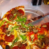 Снимок сделан в Checkers Restaurant пользователем Leon H. 9/1/2012