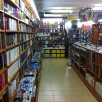 Photo taken at Librería Gigamesh by Antonio T. on 5/10/2012
