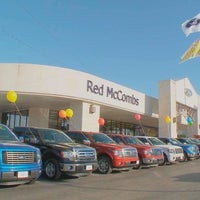 Das Foto wurde bei Red McCombs Ford von Jasmine W. am 8/14/2012 aufgenommen