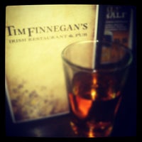 รูปภาพถ่ายที่ Tim Finnegan&amp;#39;s Irish Pub โดย starheartly เมื่อ 3/12/2012