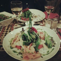 Photo taken at Raconte-Moi des Salades by Lexi B. on 4/14/2012