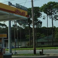 Photo prise au Shell par Kasie F. le7/22/2012