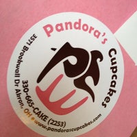 Снимок сделан в Pandora&amp;#39;s Cupcakes пользователем Marie H. 2/4/2012