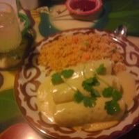 Das Foto wurde bei La Mesa Mexican Restaurant von ᴡ S. am 2/29/2012 aufgenommen
