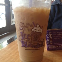Photo taken at The Coffee Bean &amp;amp; Tea Leaf by Silvia U. on 3/31/2012