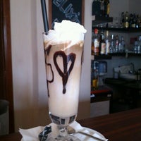 Foto tomada en Elixir Café&amp;amp;Bar  por edessa el 5/16/2012