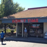 6/30/2012 tarihinde Neil R.ziyaretçi tarafından Donut Time'de çekilen fotoğraf