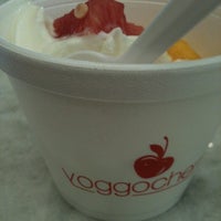รูปภาพถ่ายที่ Yoggocherry โดย Aline S. เมื่อ 4/29/2012