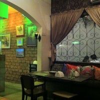 1/28/2012 tarihinde Karen A.ziyaretçi tarafından Kebab House'de çekilen fotoğraf