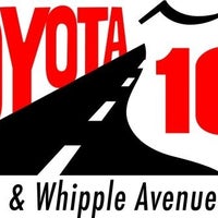 รูปภาพถ่ายที่ Toyota 101 โดย Frankie C. เมื่อ 12/18/2011