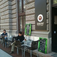 รูปภาพถ่ายที่ Pause Café, Bár, Galéria โดย Zilahi Z. เมื่อ 4/22/2011