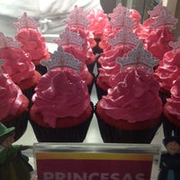 Das Foto wurde bei Fantasy Cupcakes von Ana Carolina C. am 4/21/2012 aufgenommen