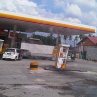 Photo taken at Shell by Awal S. on 11/30/2011