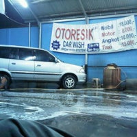 Photo taken at Otoresik Car Wash (Snow Wash System) by Puguh R. on 1/7/2012