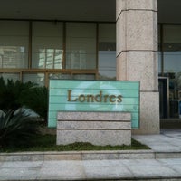 Photo taken at LeMonde Office Londres by Konrad H. on 9/13/2011