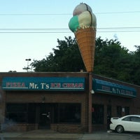 Photo taken at Mr. T&amp;#39;s Pizza and Ice Cream by Tracy L. on 5/18/2012