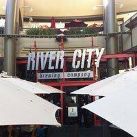Foto diambil di River City Brewing Company oleh Bob Q. pada 8/30/2012